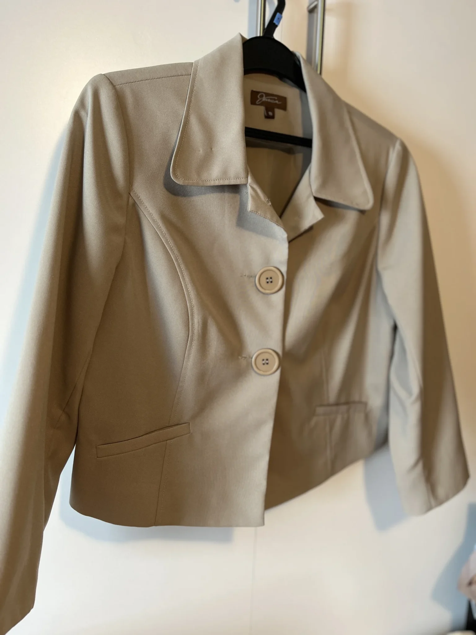Featured image for Beige cropped jacket - Jessica