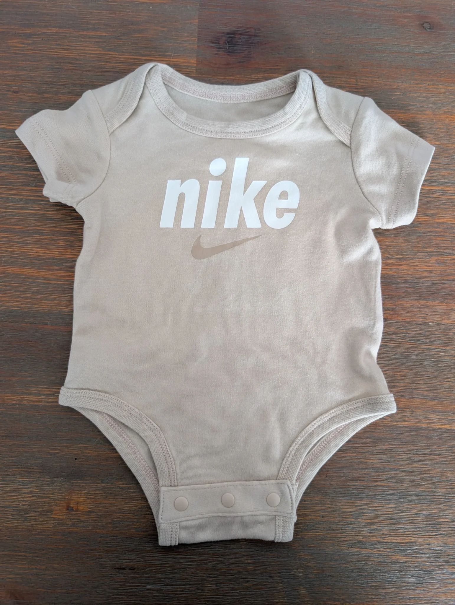 Featured image for Cache-couche Nike 3 mois