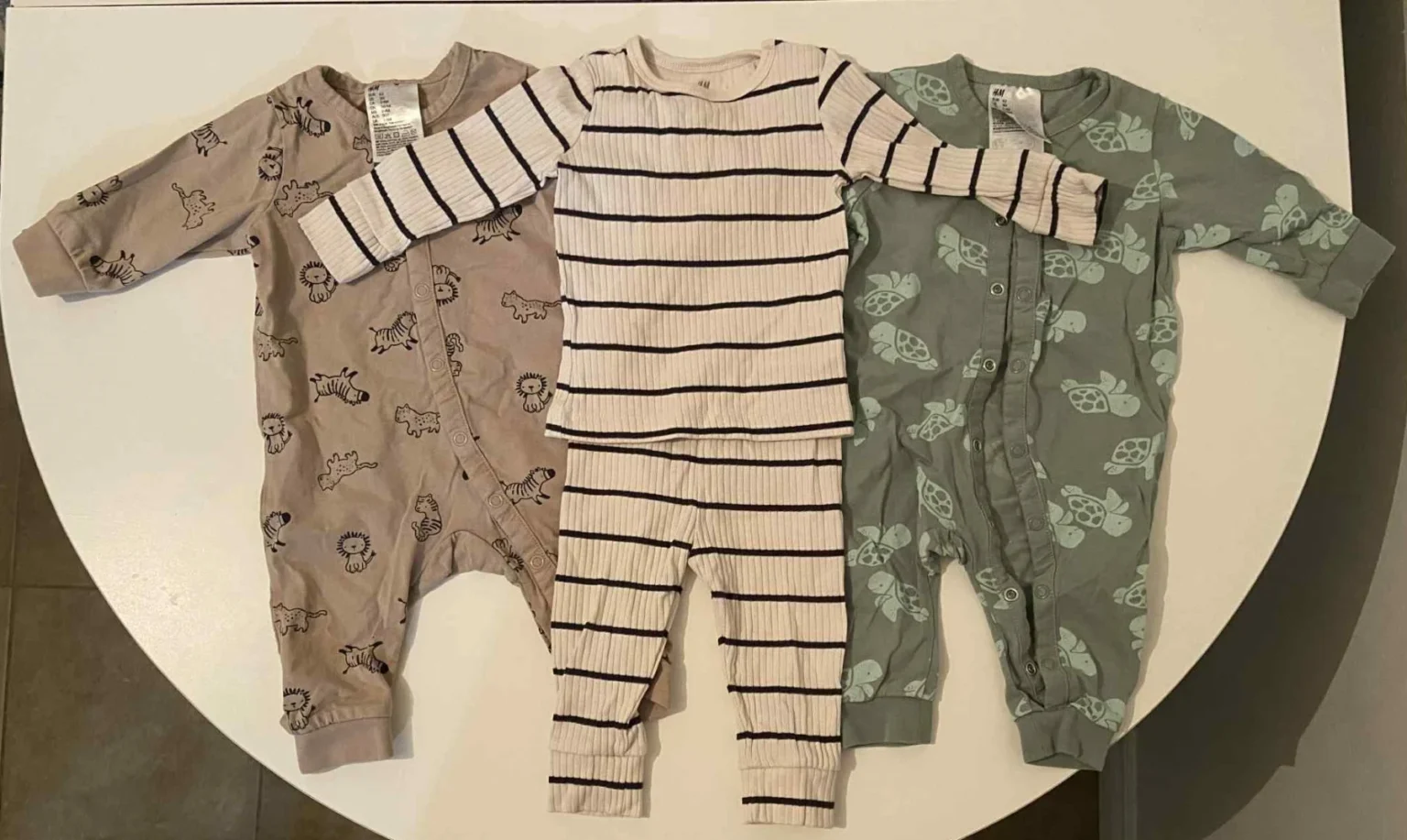Featured image for 3 Pijamas H&M Lion, tortue et raillures
