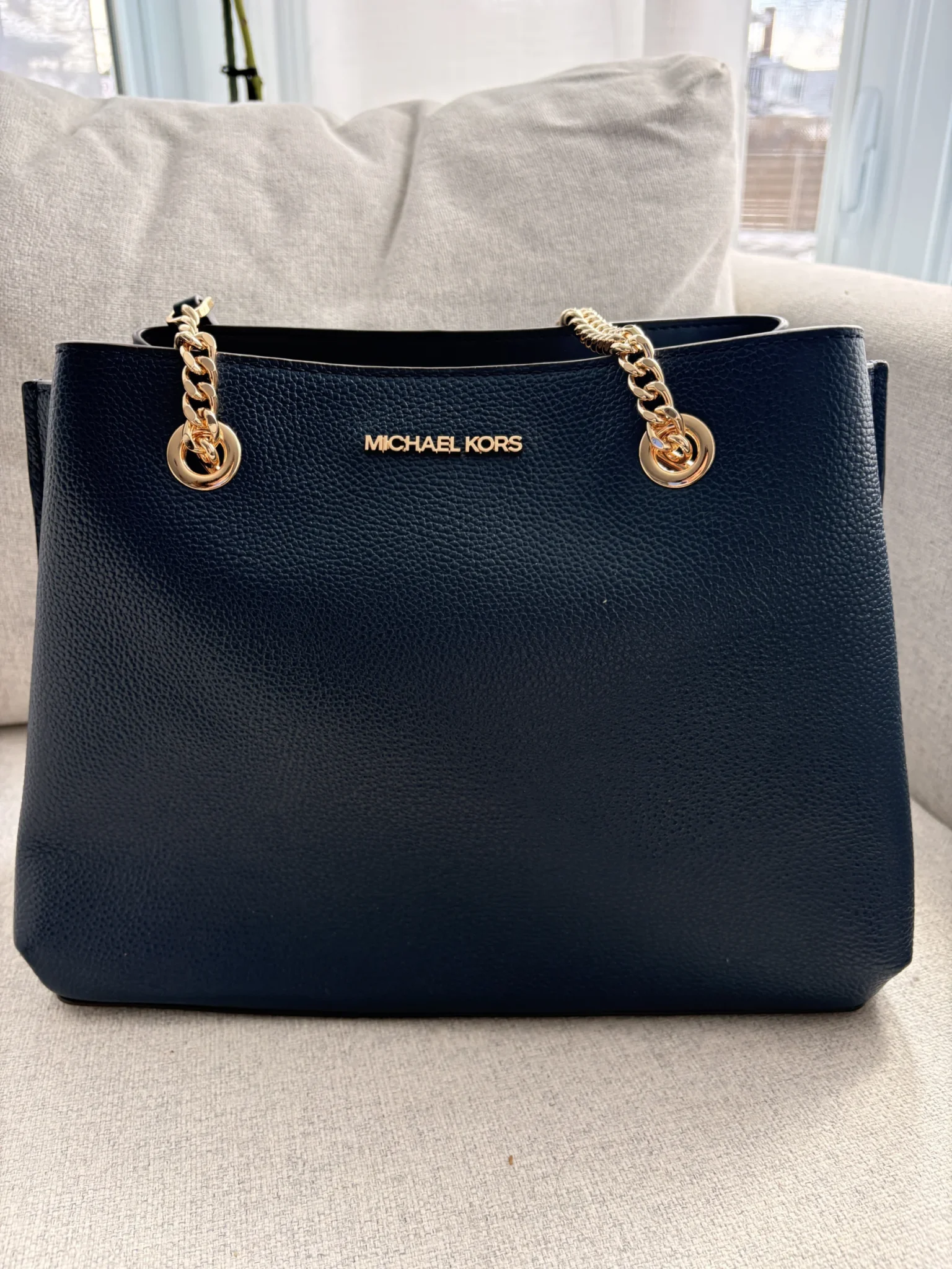 Featured image for Sacoche Michael Kors modèle Teagen bleu marin neuf