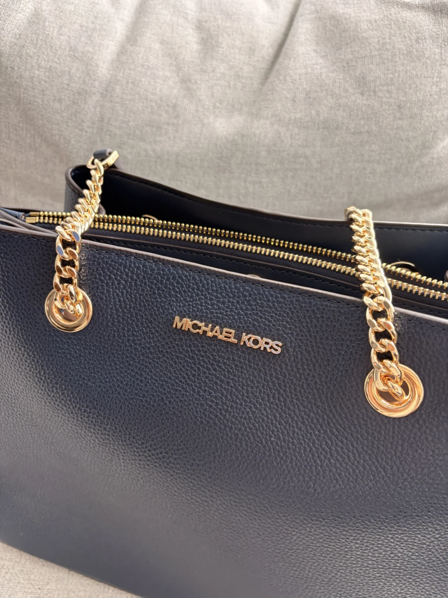 Image for Sacoche Michael Kors modèle Teagen bleu marin neuf