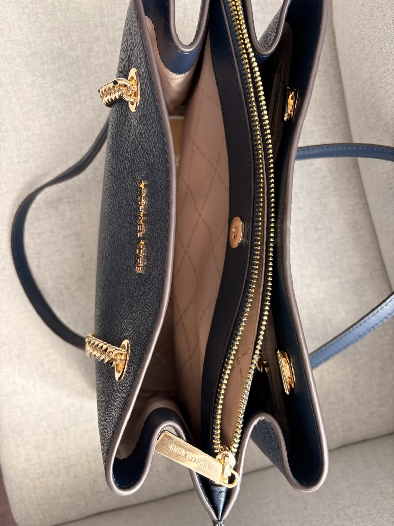 Image for Sacoche Michael Kors modèle Teagen bleu marin neuf
