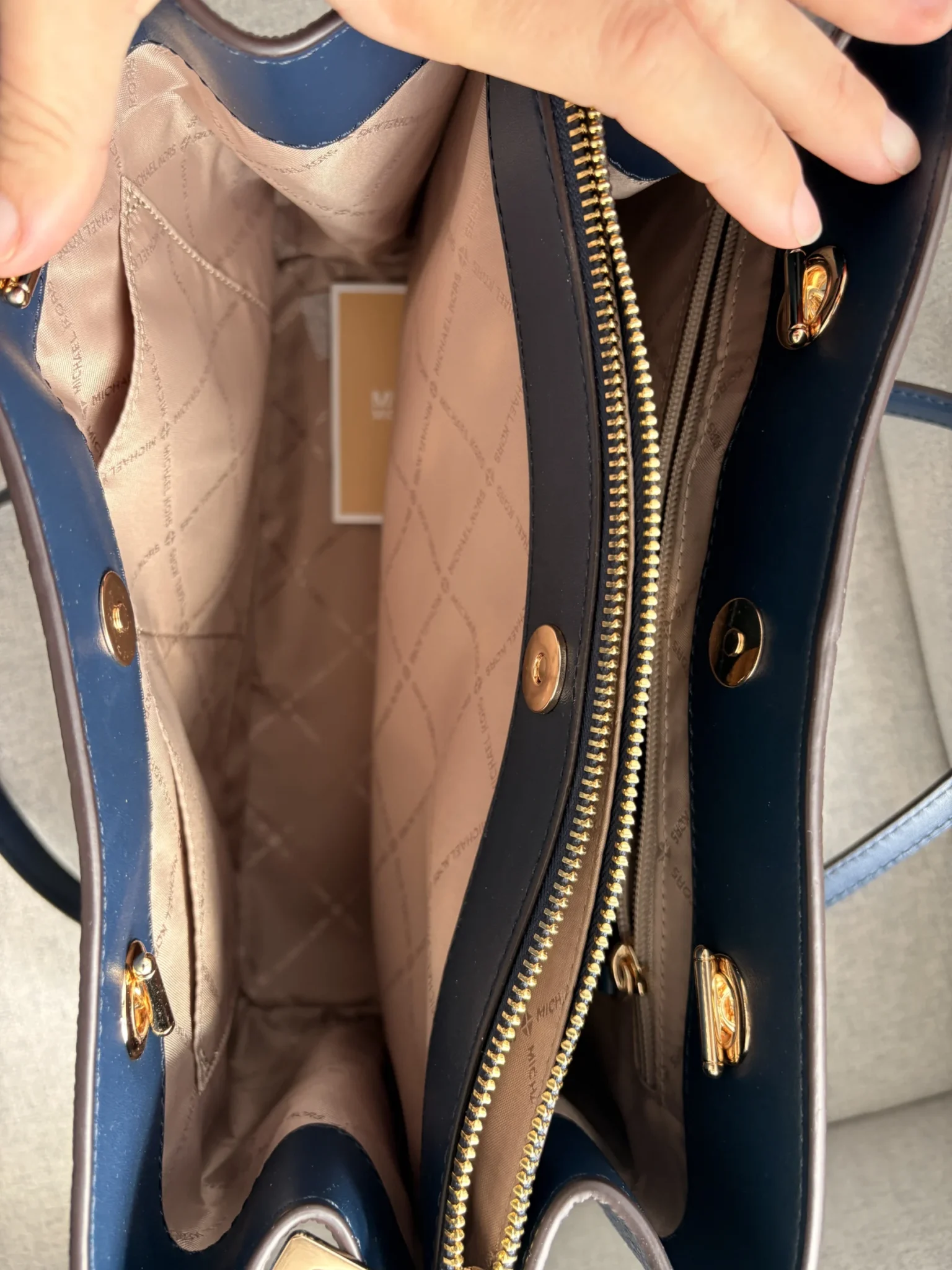Image for Sacoche Michael Kors modèle Teagen bleu marin neuf