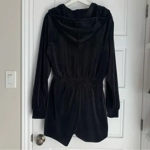 Image for Romper Shorts en Velour noir avec Manches longues et Capuchon JUICY COUTURE