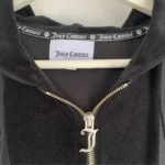 Thumbnail for Romper Shorts en Velour noir avec Manches longues et Capuchon JUICY COUTURE