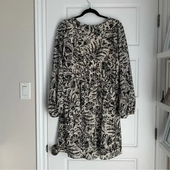 Image for Robe courte à manches longues motif floral Noir sur Crème