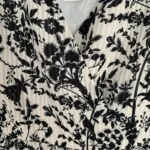 Thumbnail for Robe courte à manches longues motif floral Noir sur Crème