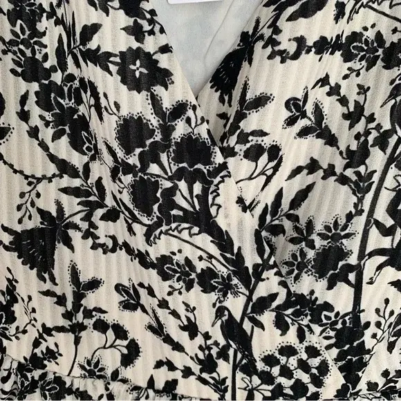 Image for Robe courte à manches longues motif floral Noir sur Crème