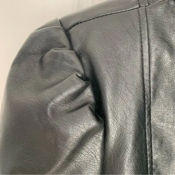 Image for Manteau court en faux cuir noir