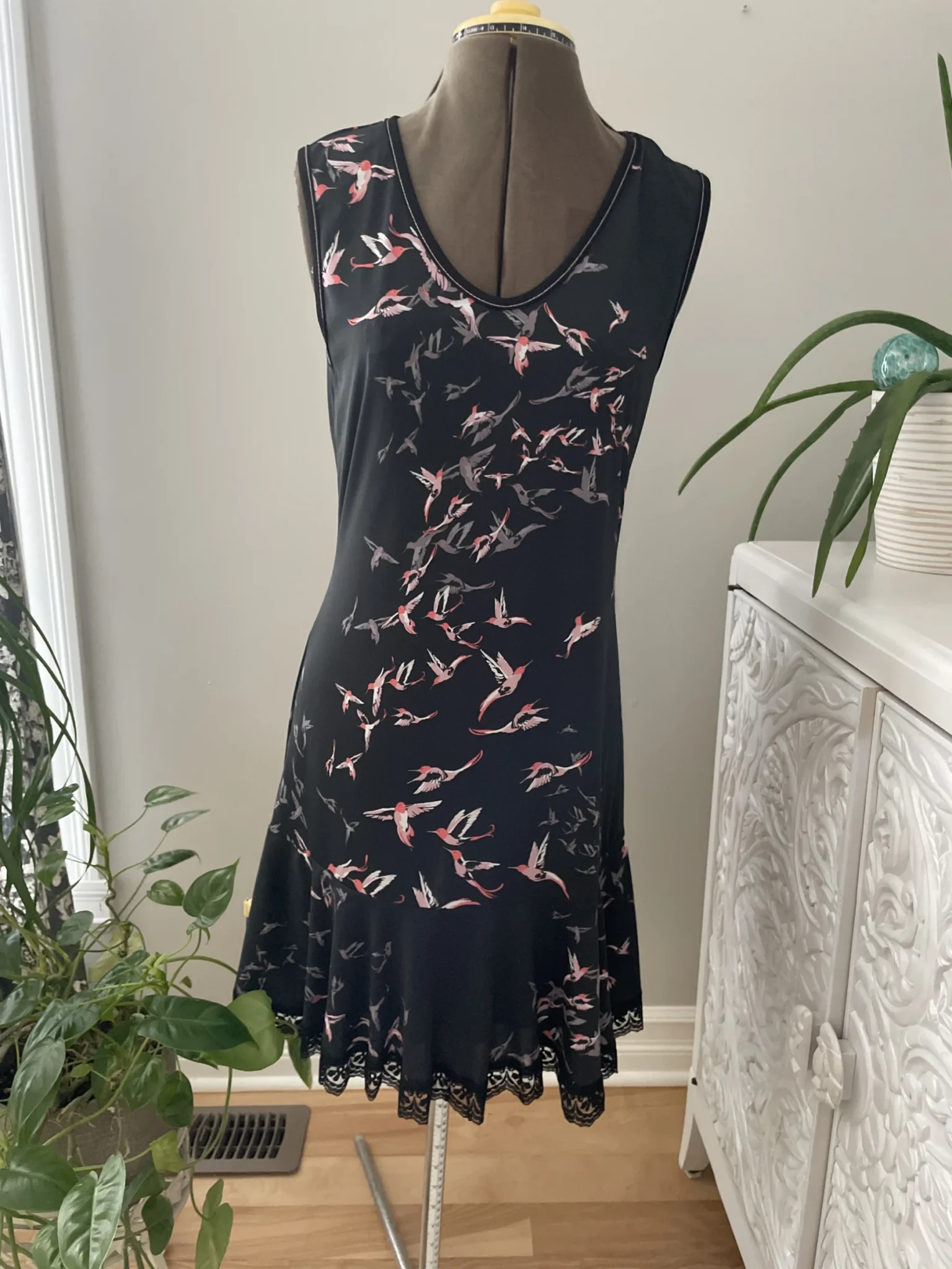 Featured image for Robe noire imprimée oiseaux