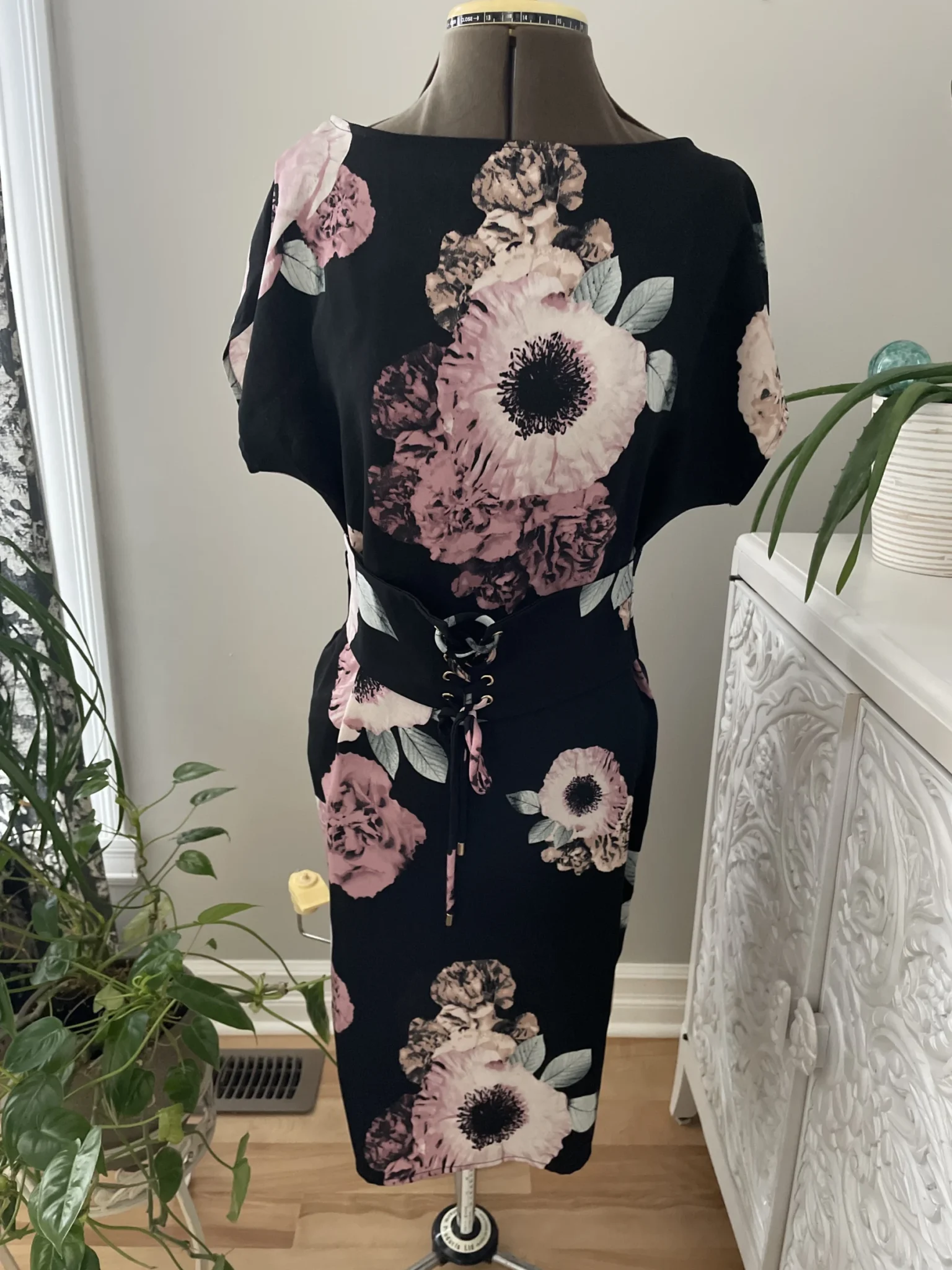 Featured image for Robe noire fleurie