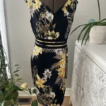 Featured thumbnail for Robe noire fleurie jaune