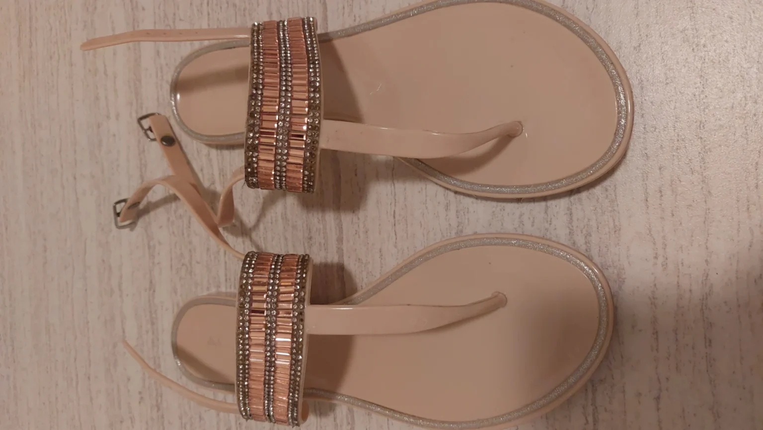 Image for sandal en plastique avec des motifs brillants