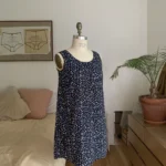 Featured thumbnail for Robe col scoop, Jacqueline de Yong