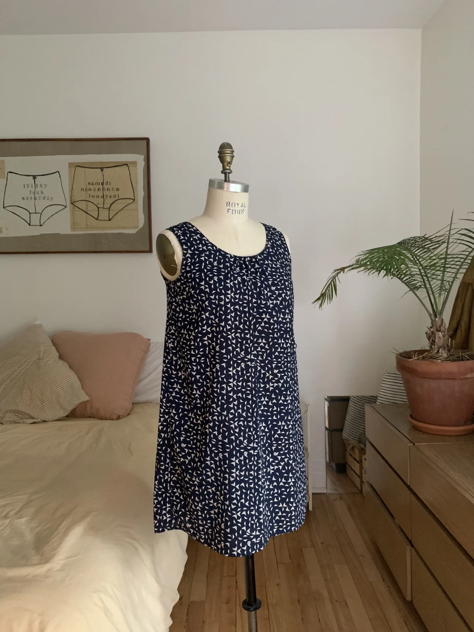 Featured image for Robe col scoop, Jacqueline de Yong