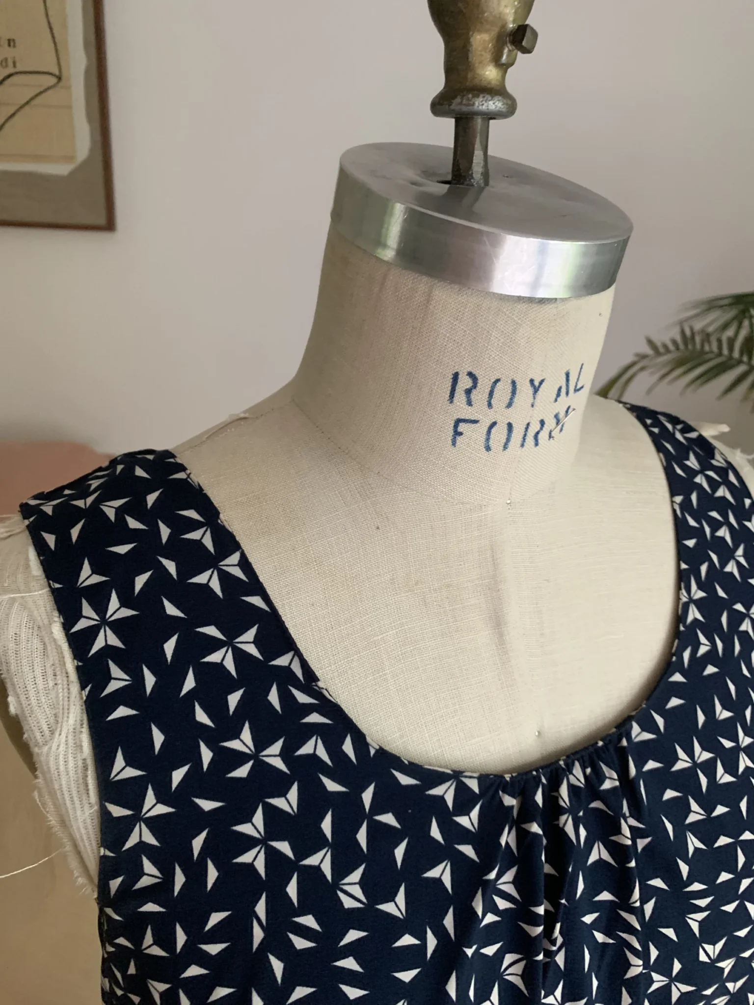 Image for Robe col scoop, Jacqueline de Yong