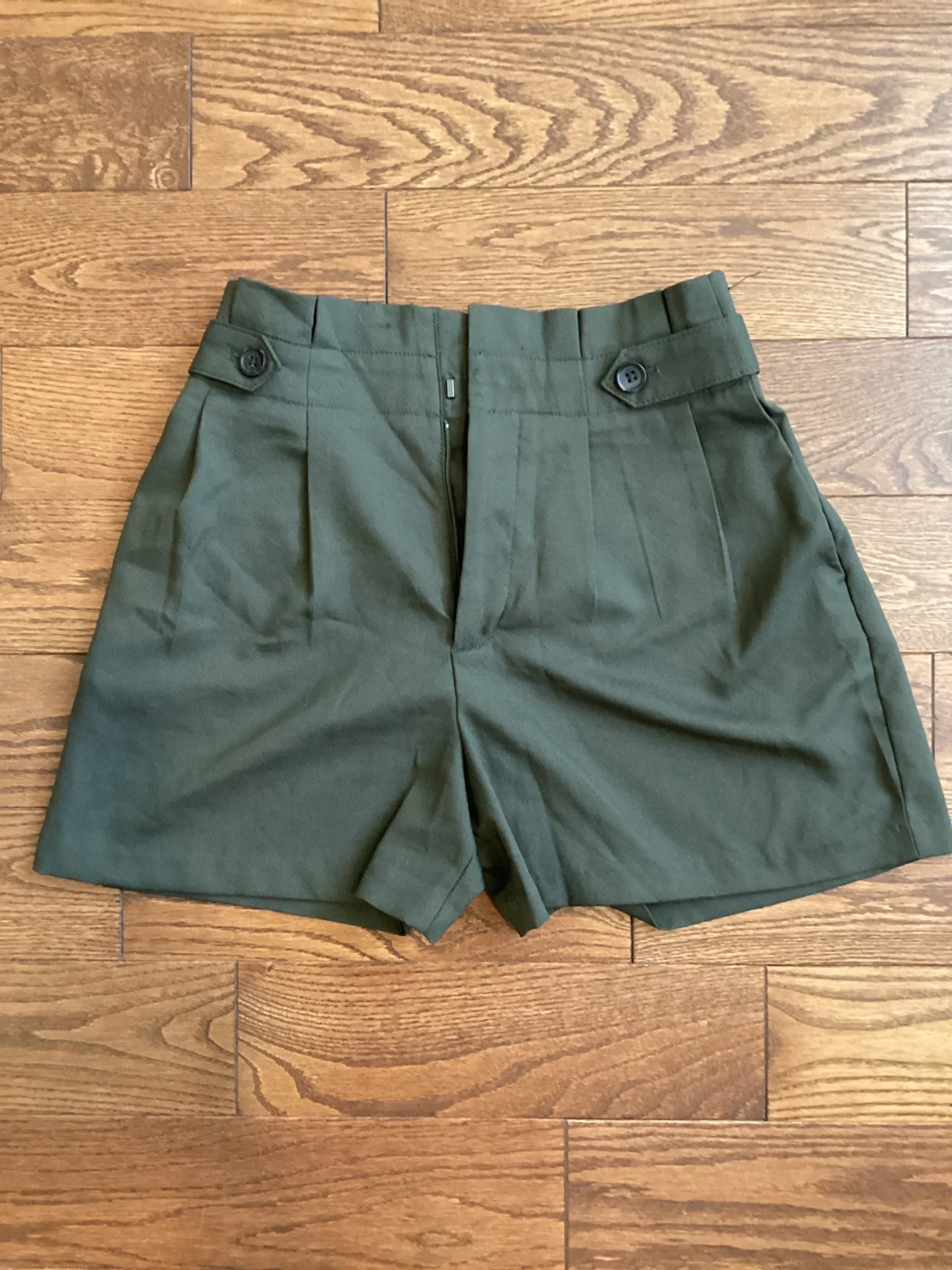 Featured image for Dark green khaki shorts