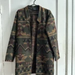 Featured thumbnail for Manteau Louve Design