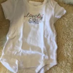Featured thumbnail for Cache couche carter blanc fkeurs roses bébé filles 6