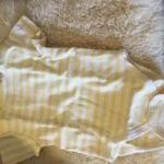Featured thumbnail for Cache couche rayé jaune pastel bébé unisexe 6