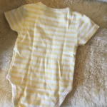 Thumbnail for Cache couche rayé jaune pastel bébé unisexe 6