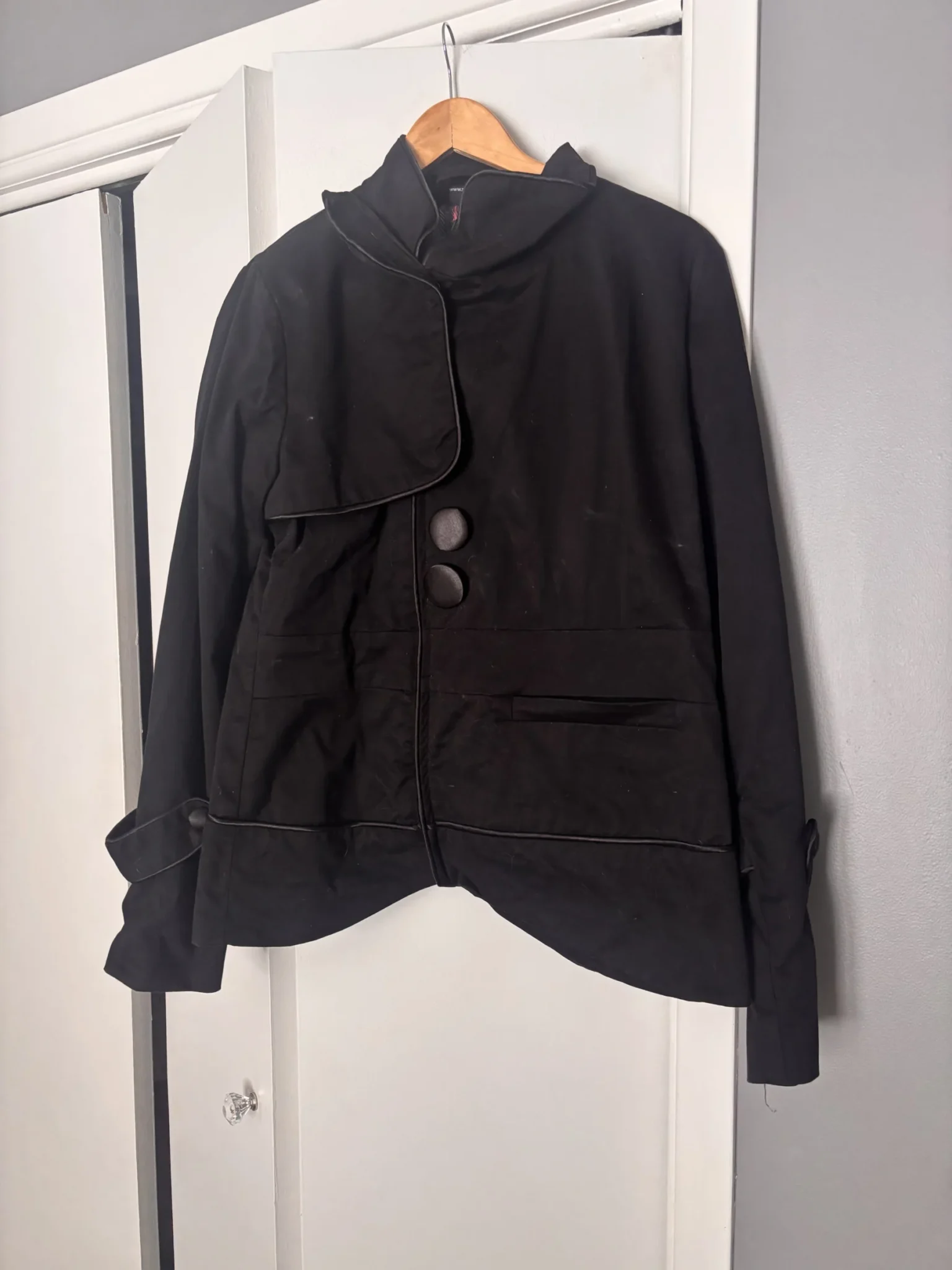 Featured image for Manteau noir