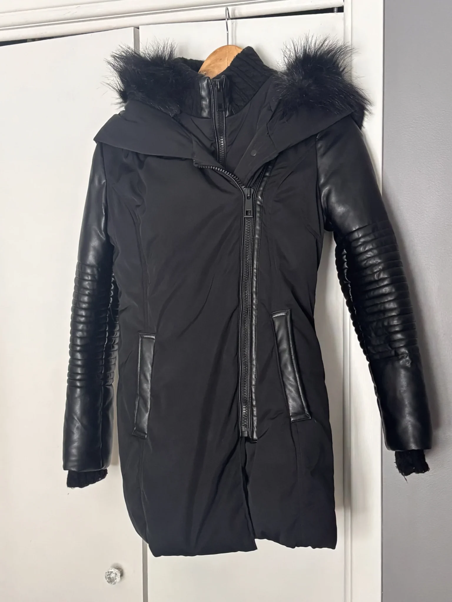 Featured image for Manteau d’hiver avec fausse fourrure