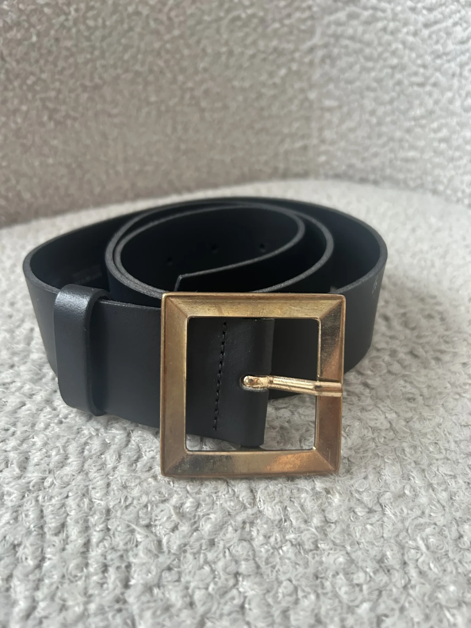 Featured image for Ceinture cuir noir – boucle dorée - 100% cuir