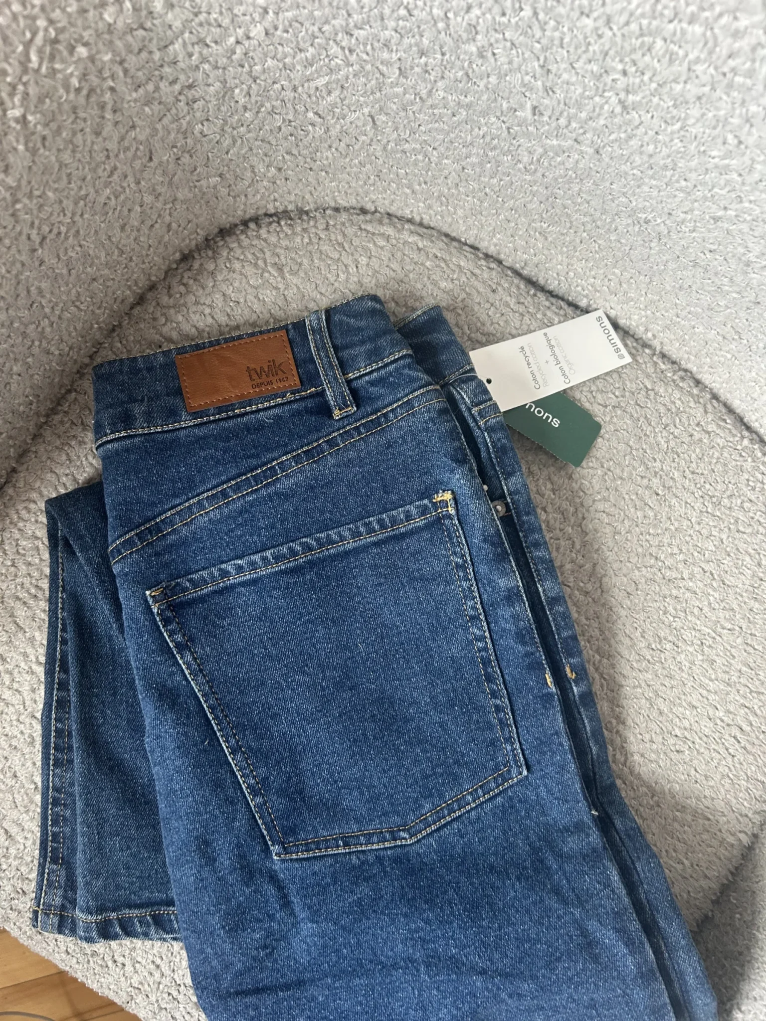 Featured image for Jean flare Twik (Simons) – neuf avec étiquette –m