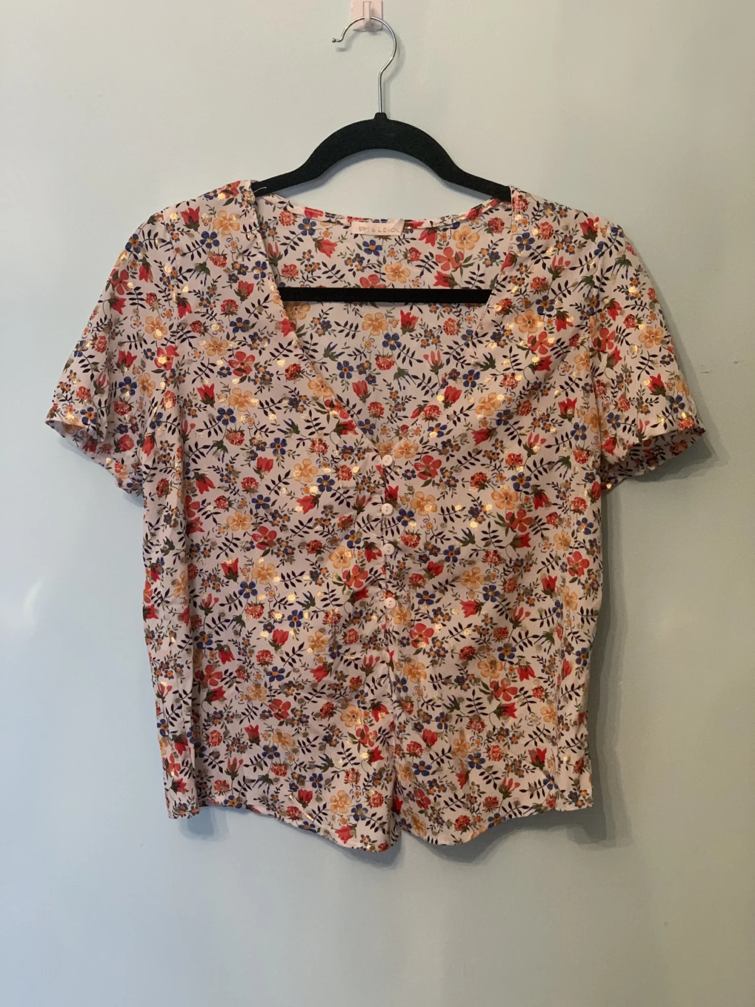 Featured image for Blouse fleurie, col en V