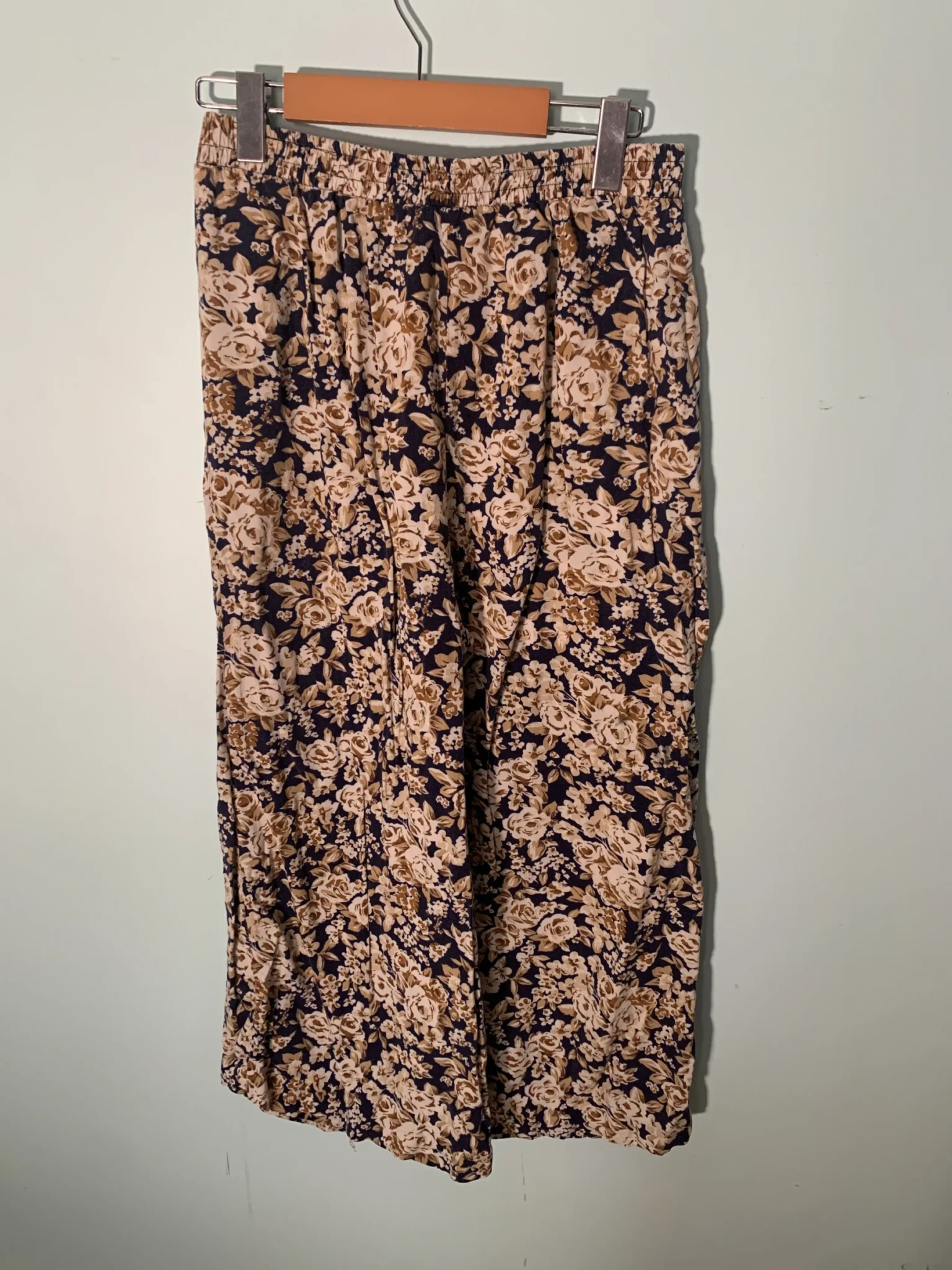 Featured image for Pantalon Fleuri Bleu et Or