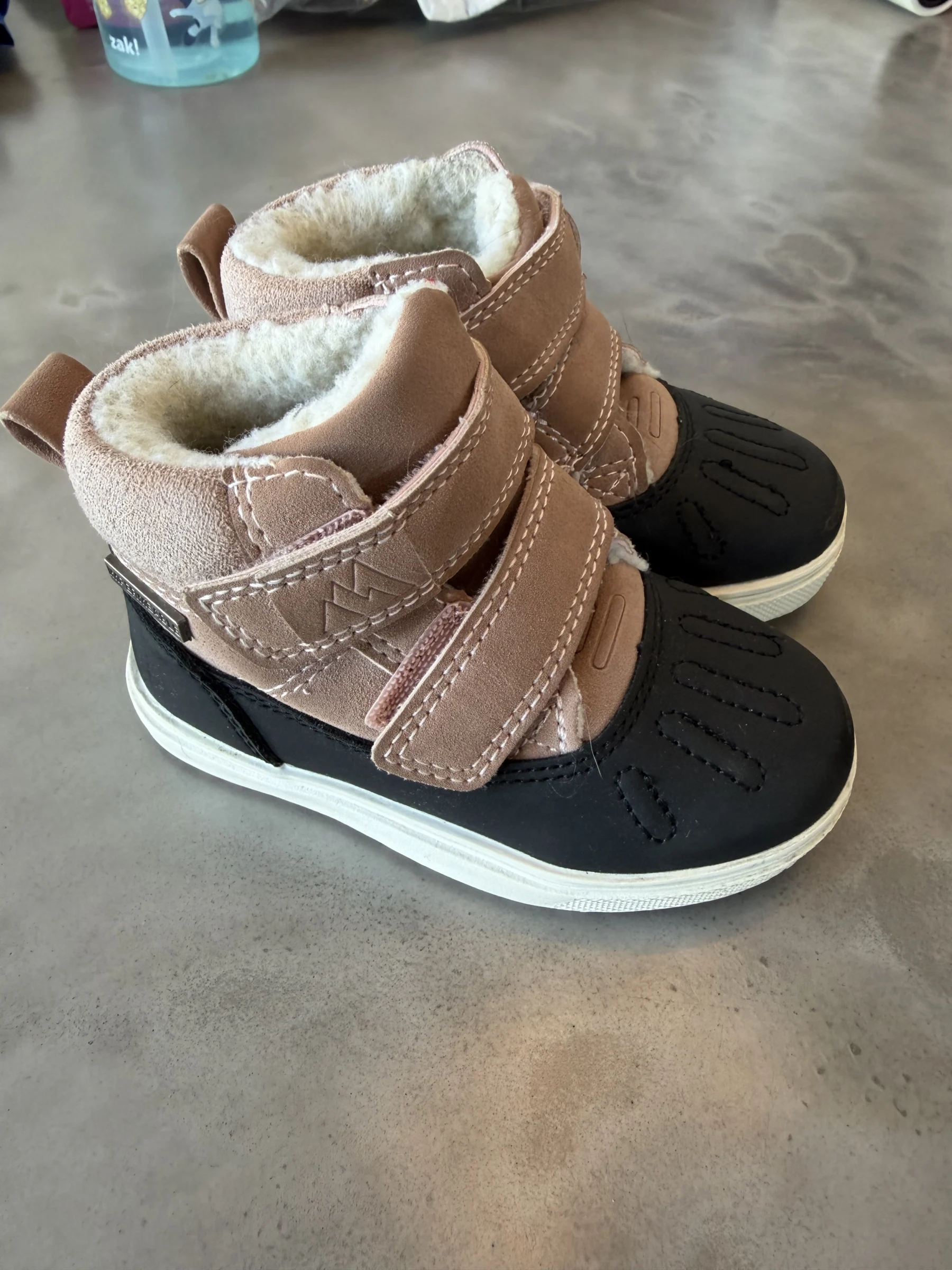 Mid-Season Baby Boots size 6 Yellow Shoes seconde main