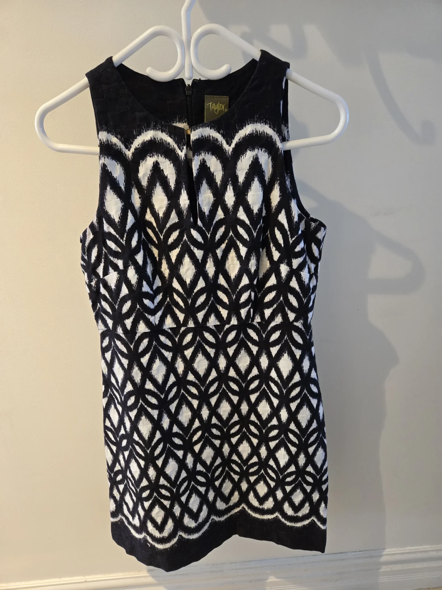 Featured image for Sleeveless dress