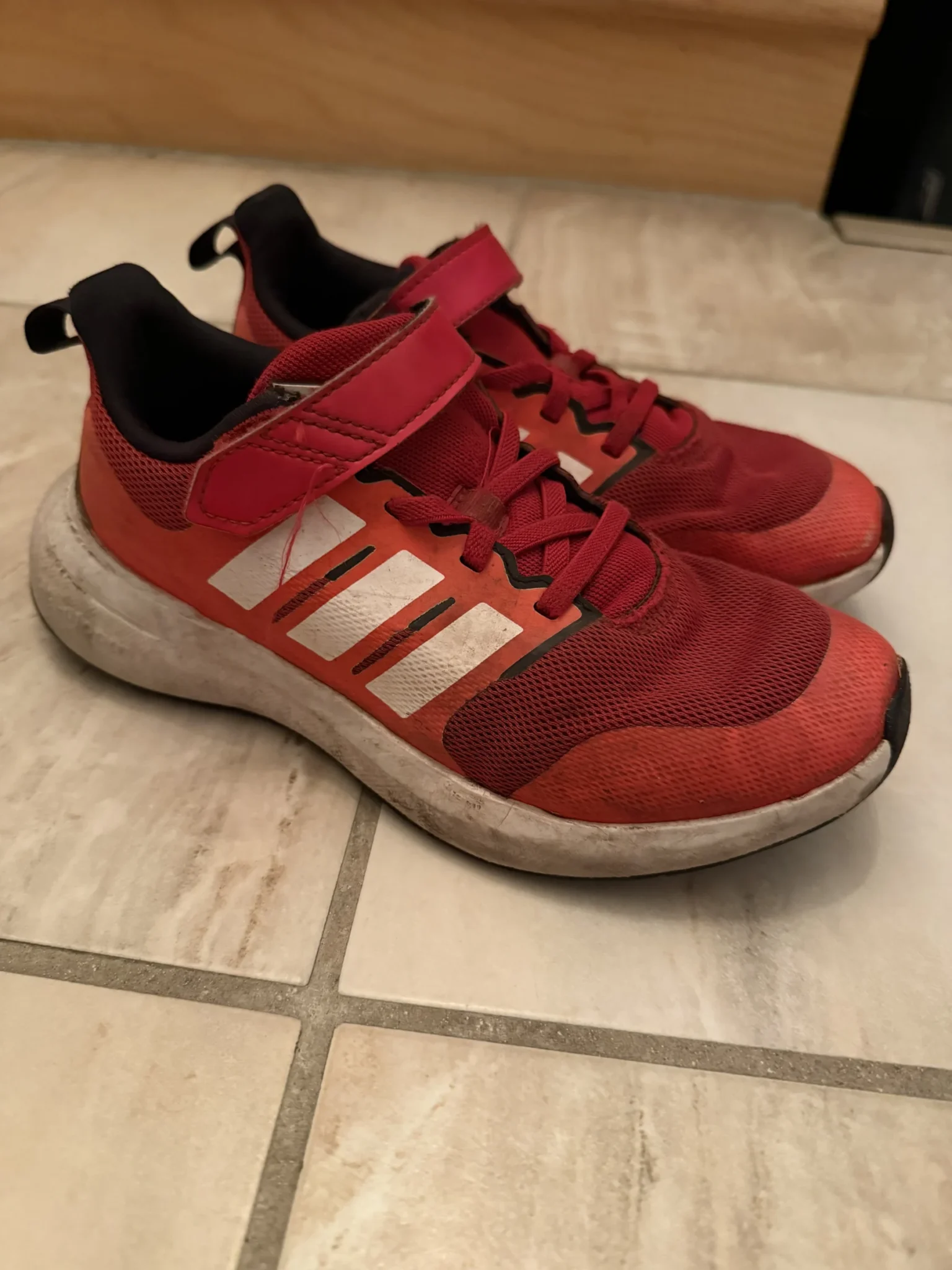 Featured image for Soulier Adidas Rouge