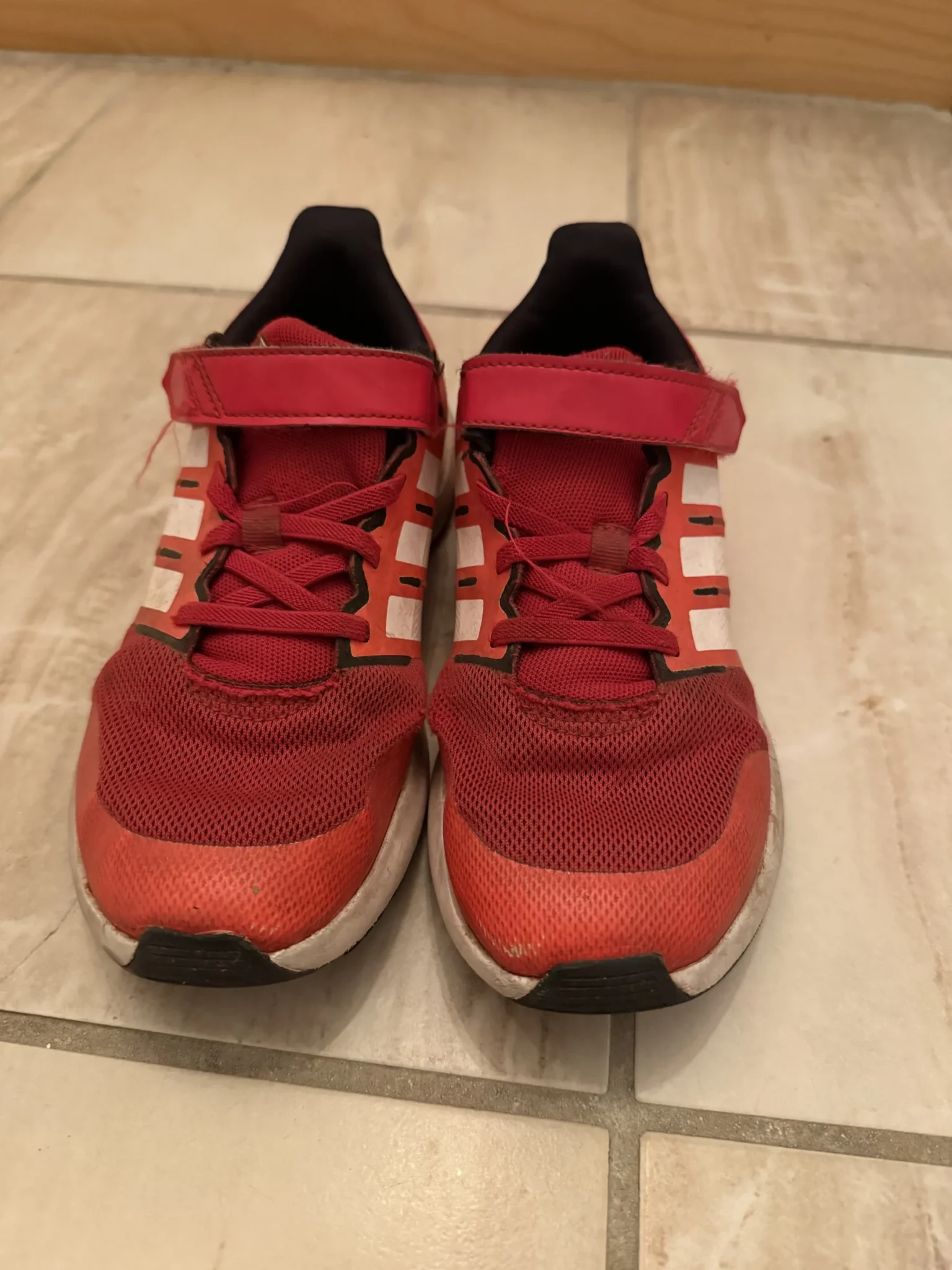 Image for Soulier Adidas Rouge