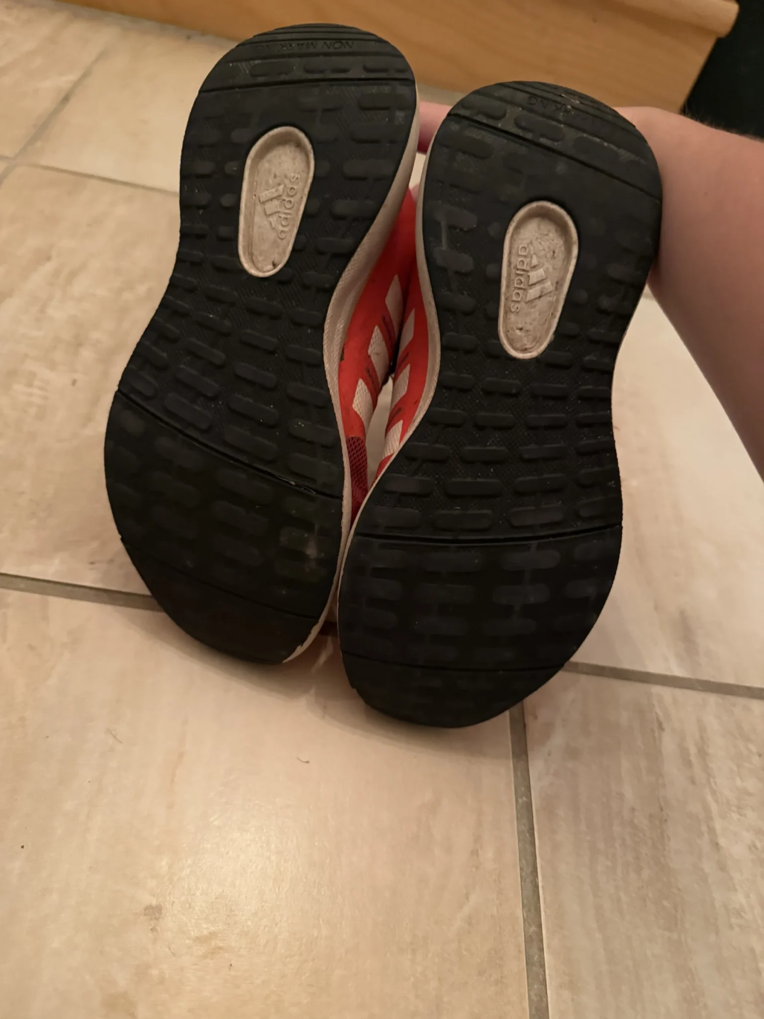 Image for Soulier Adidas Rouge