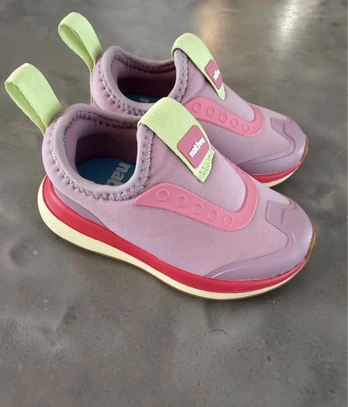 Souliers Native gr4 ou C5 Native Shoes seconde main
