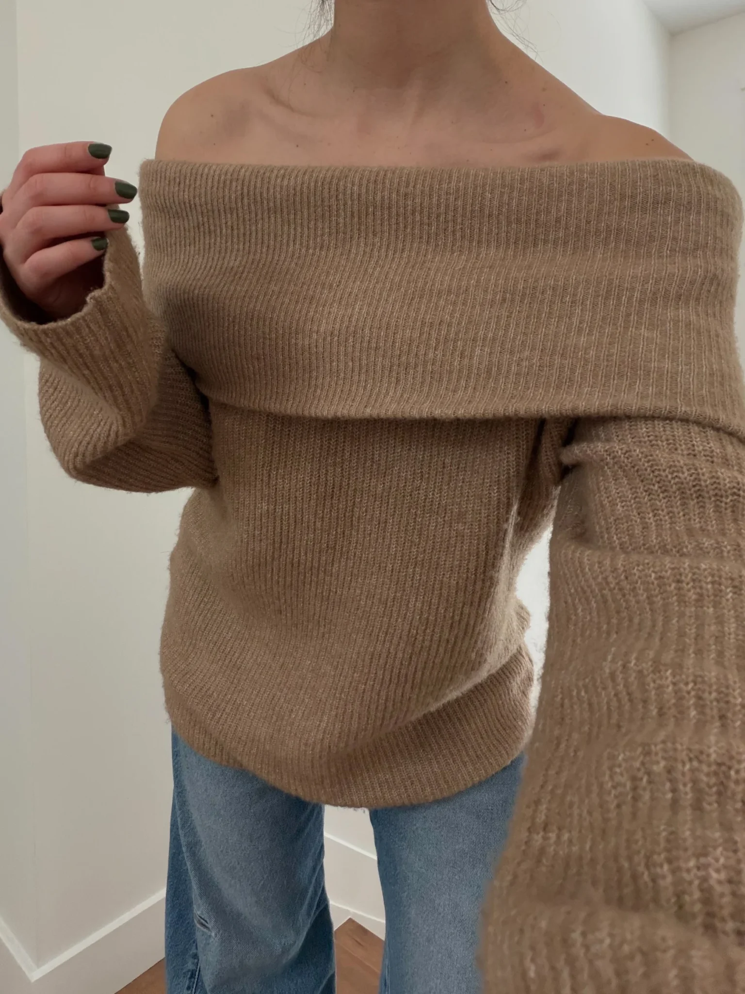 Featured image for Chandail off the shoulder