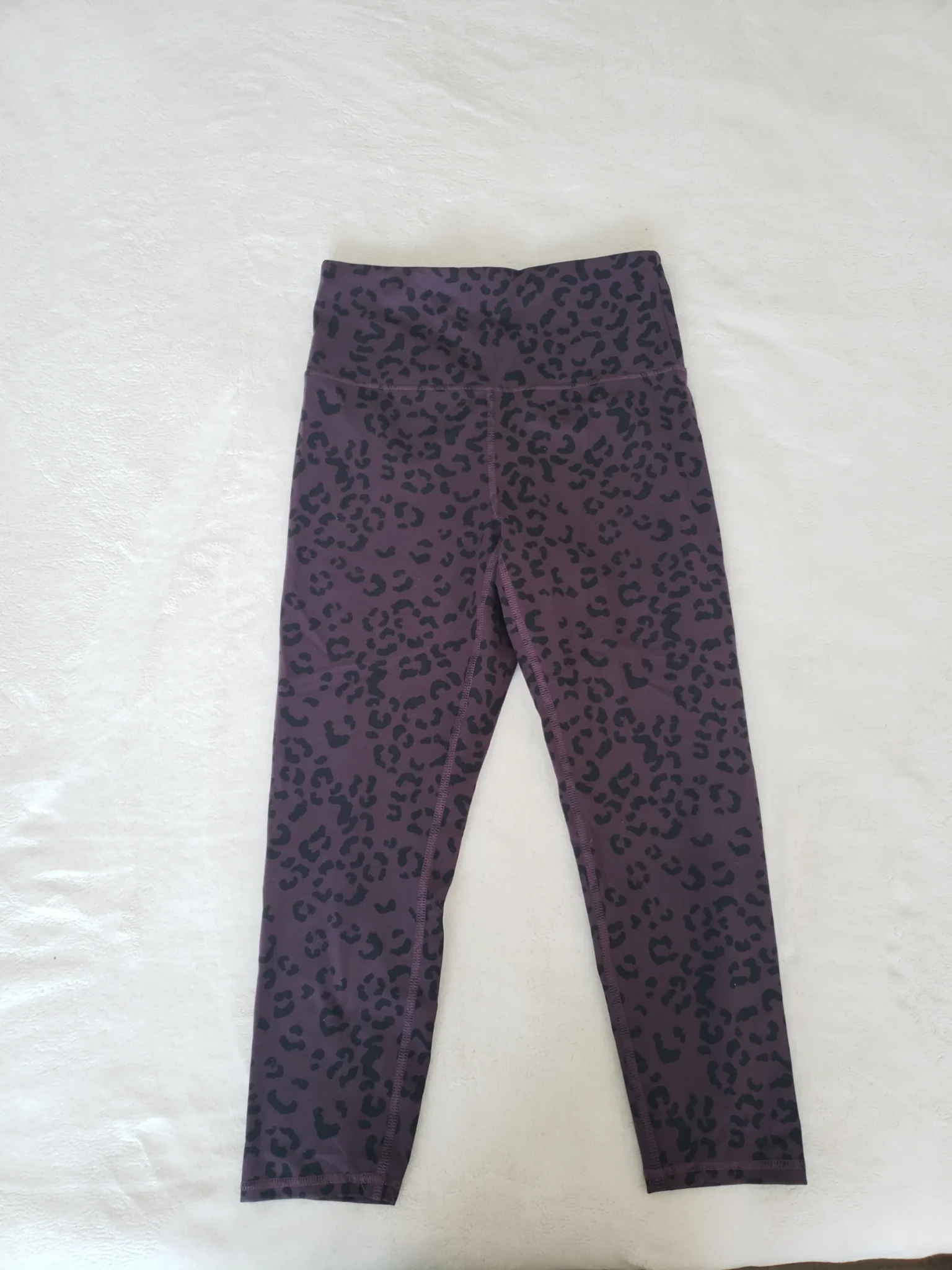 Featured image for Zobha - high-waisted sports leggings.