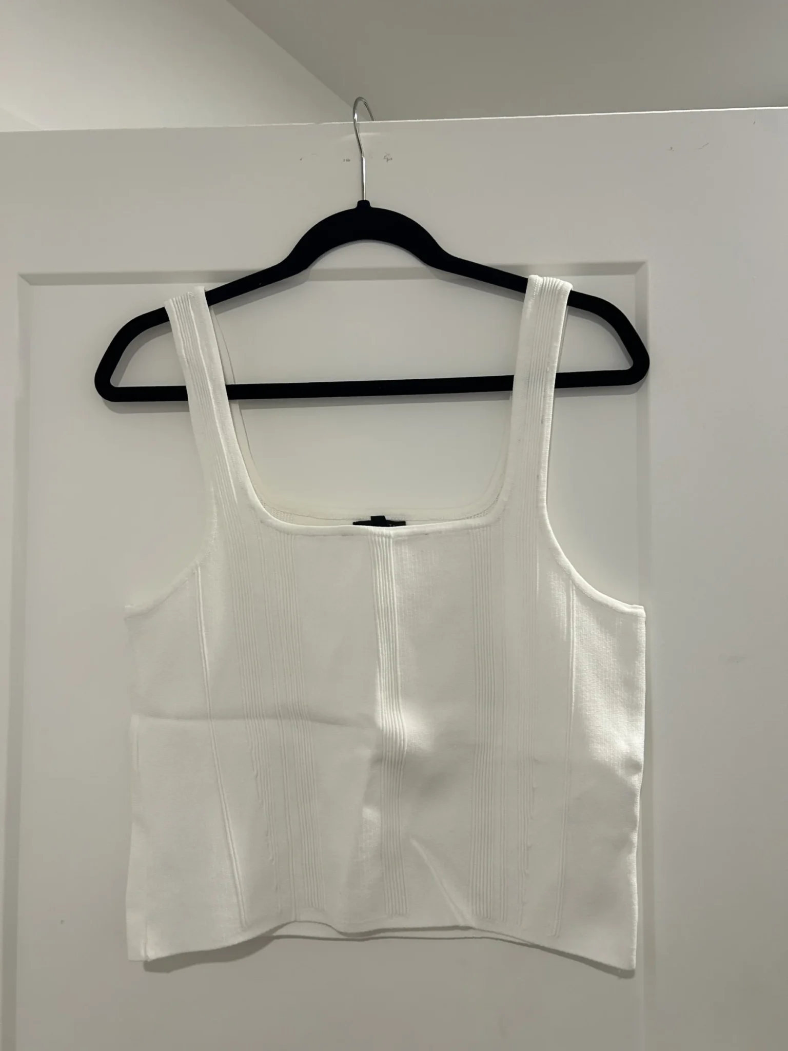 Featured image for Camisole crop blanche