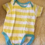 Featured thumbnail for Cache couche rayé jaune bébé unisexe 6-9
