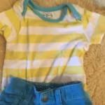 Thumbnail for Cache couche rayé jaune bébé unisexe 6-9