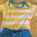 Thumbnail for Cache couche rayé jaune bébé unisexe 6-9