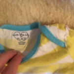 Thumbnail for Cache couche rayé jaune bébé unisexe 6-9