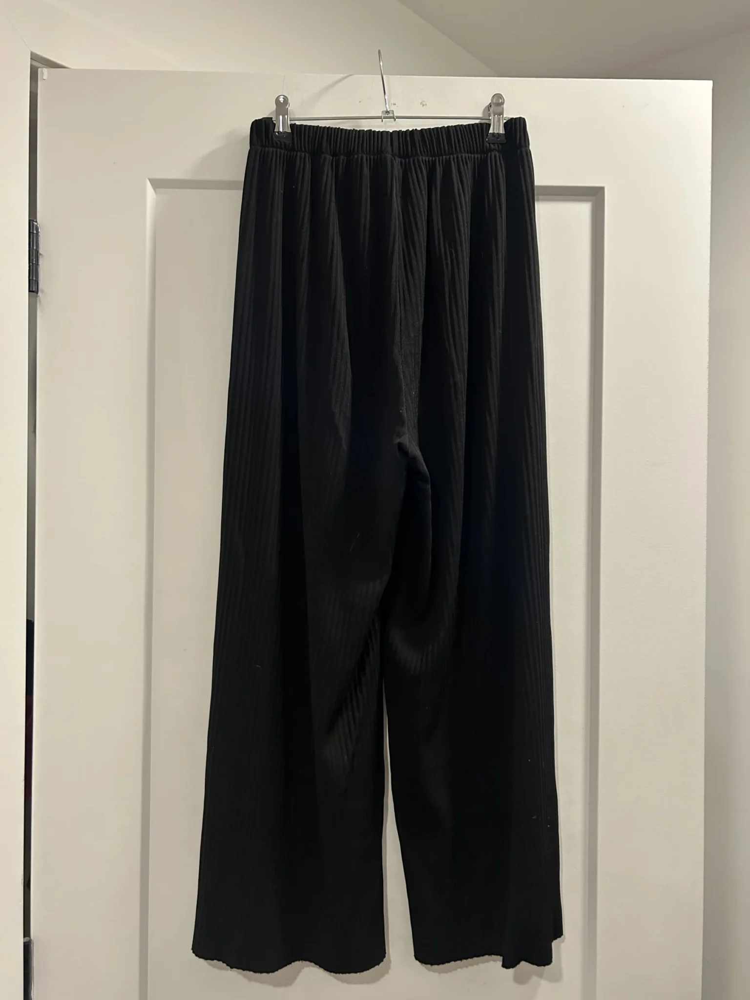 Image for 7/8 black flowy trousers