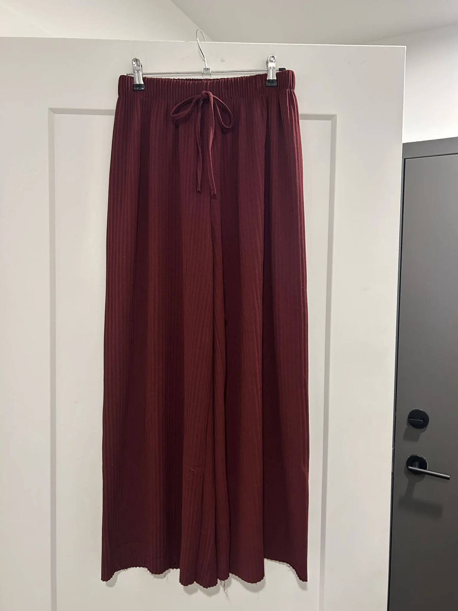 Featured image for Pantalon flowy rouge 7/8