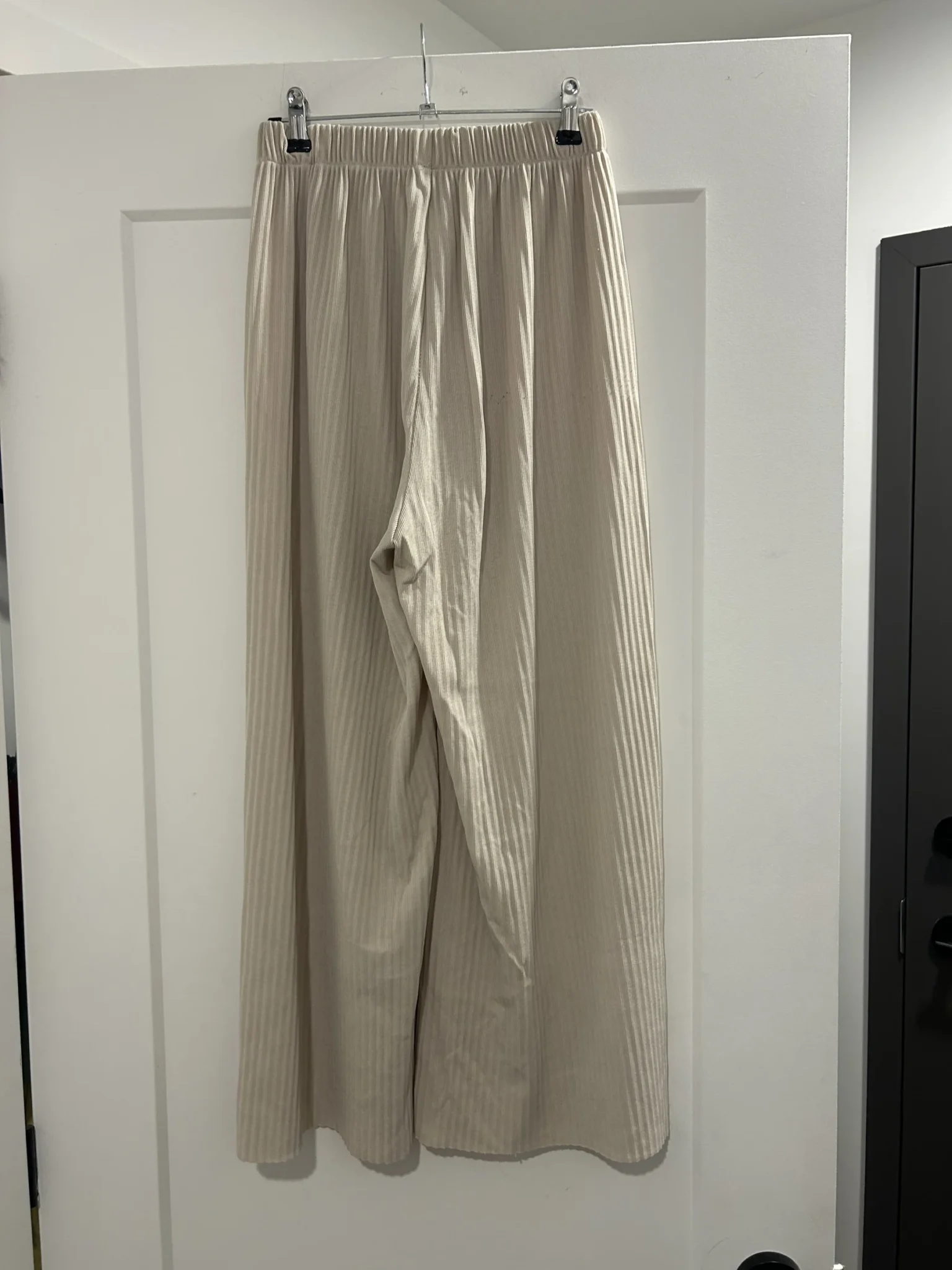 Image for 7/8 beige flowy trousers