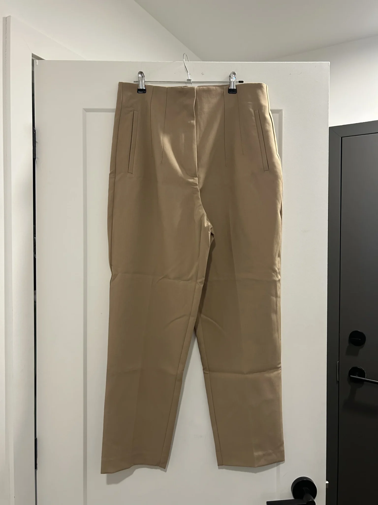 Featured image for Jamais porté - pantalon beige