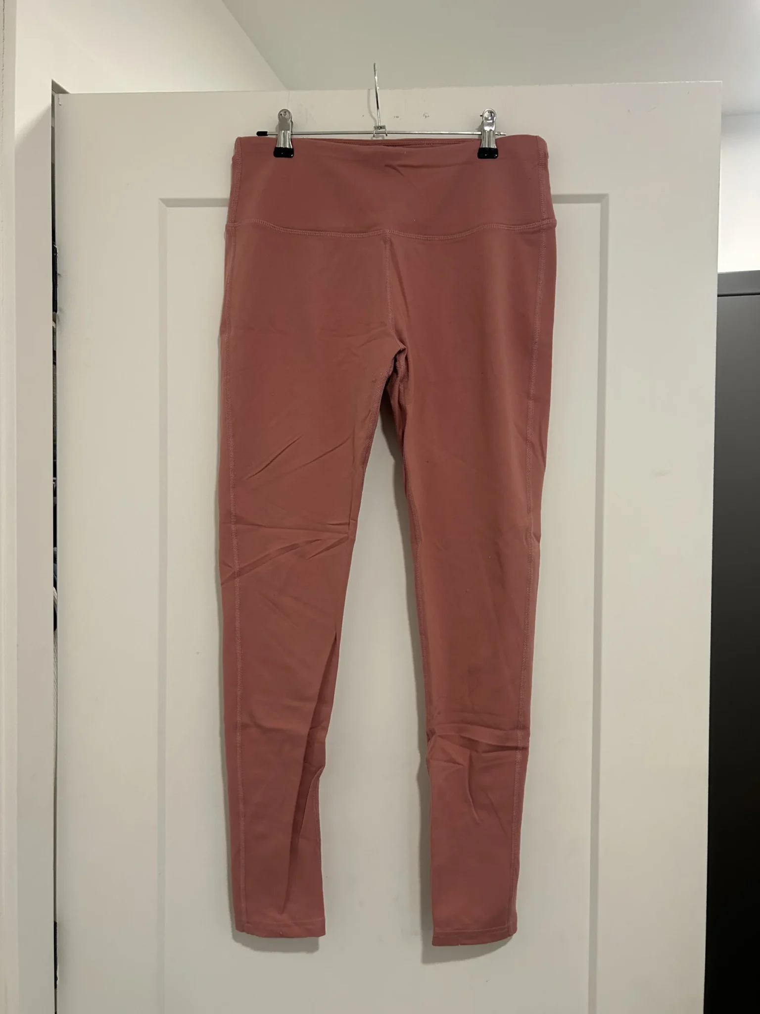 Featured image for Leggings de sport rose 28 pouces