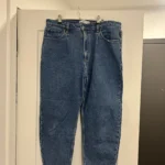 Featured thumbnail for Mom jeans taille haute